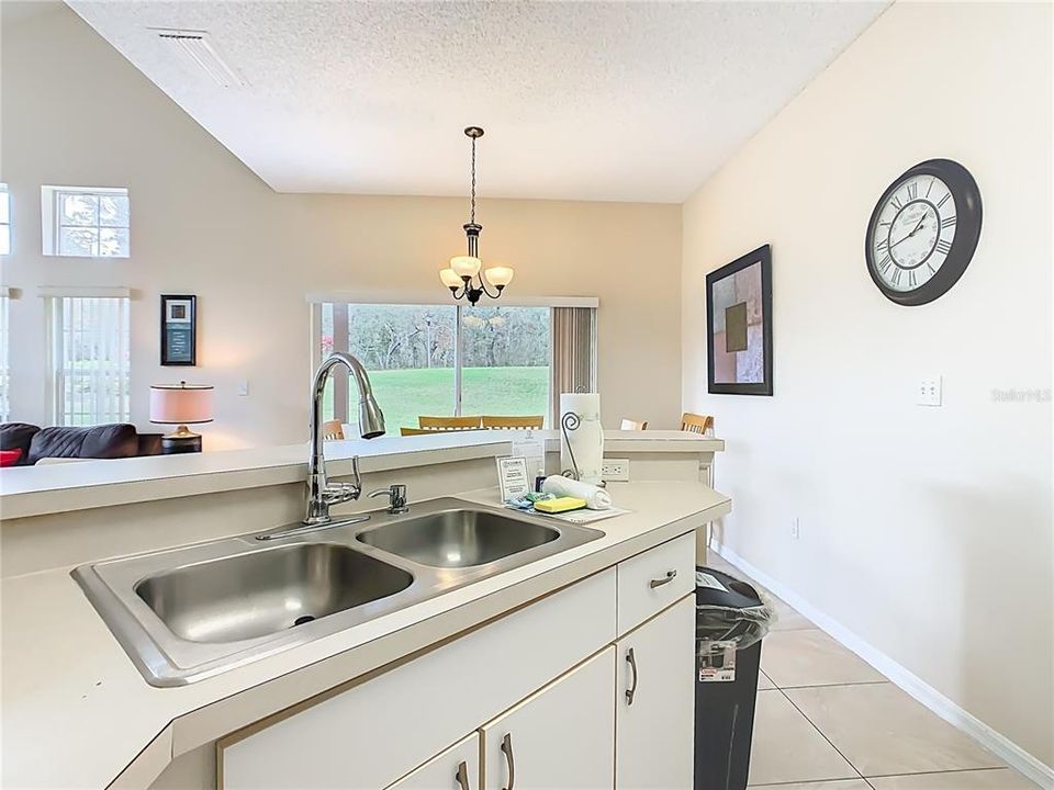 Activo con contrato: $309,000 (4 camas, 3 baños, 1645 Pies cuadrados)