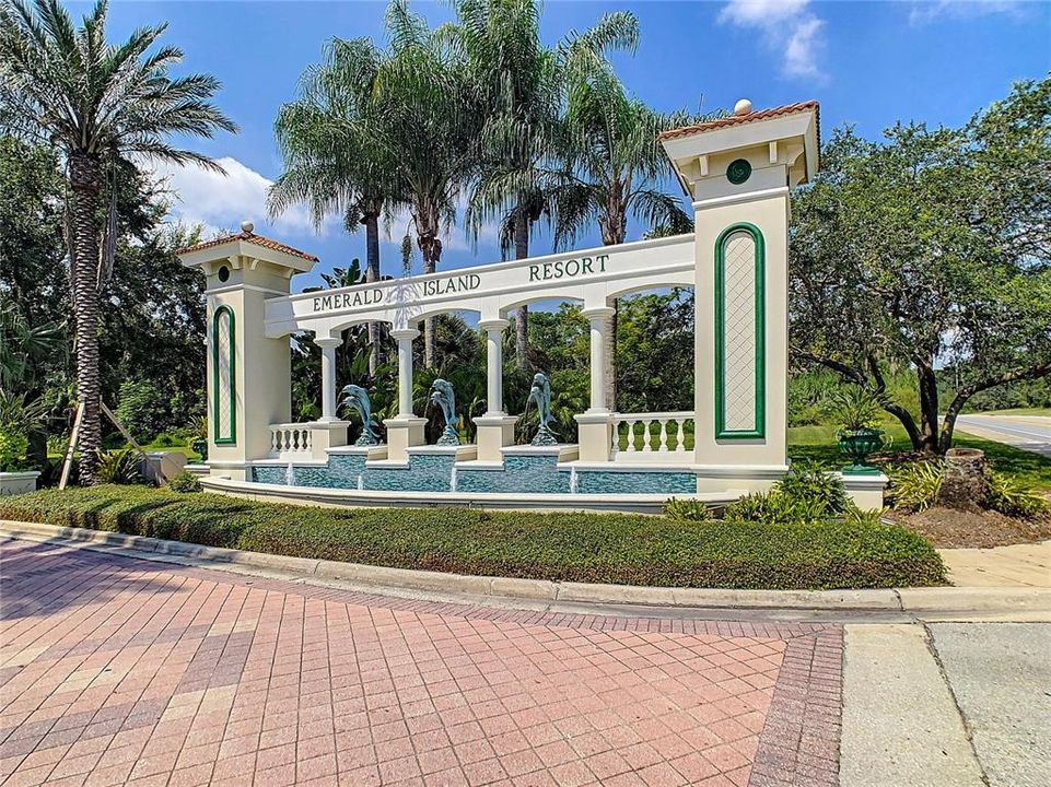 Activo con contrato: $309,000 (4 camas, 3 baños, 1645 Pies cuadrados)