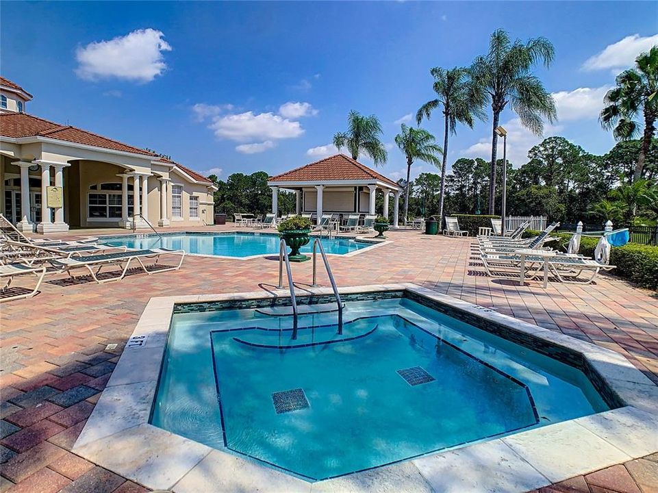 Activo con contrato: $309,000 (4 camas, 3 baños, 1645 Pies cuadrados)