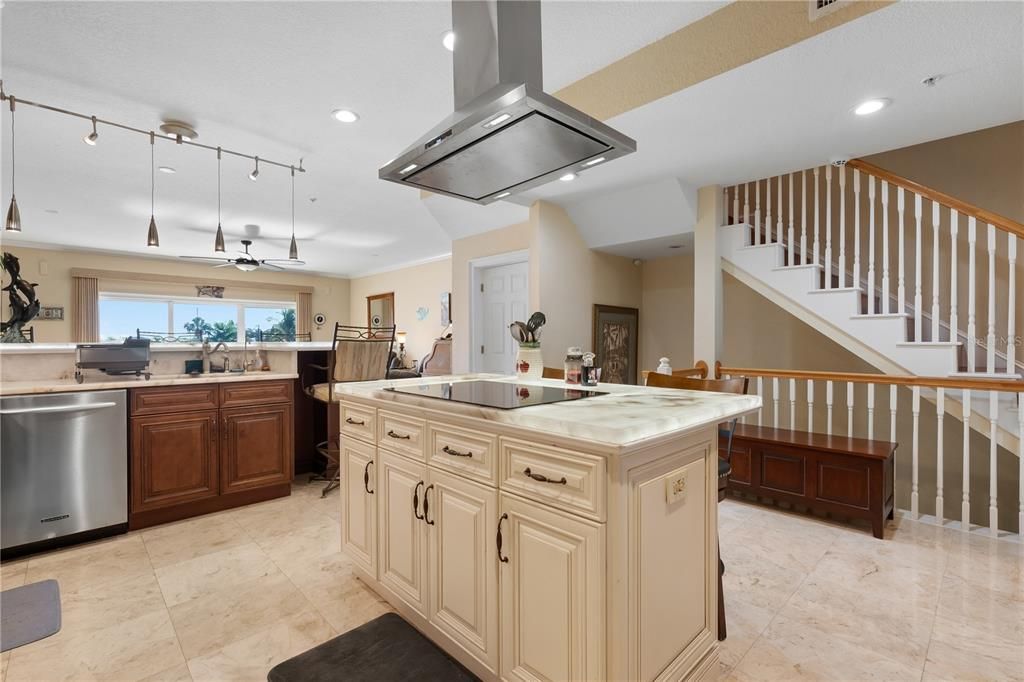For Sale: $998,000 (3 beds, 3 baths, 2376 Square Feet)