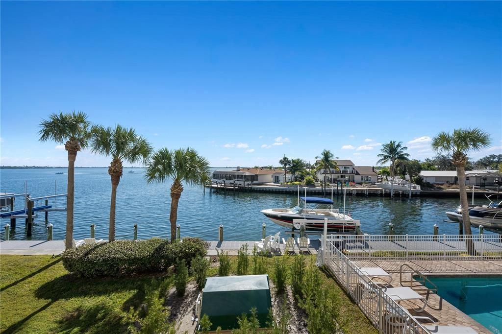 For Sale: $998,000 (3 beds, 3 baths, 2376 Square Feet)