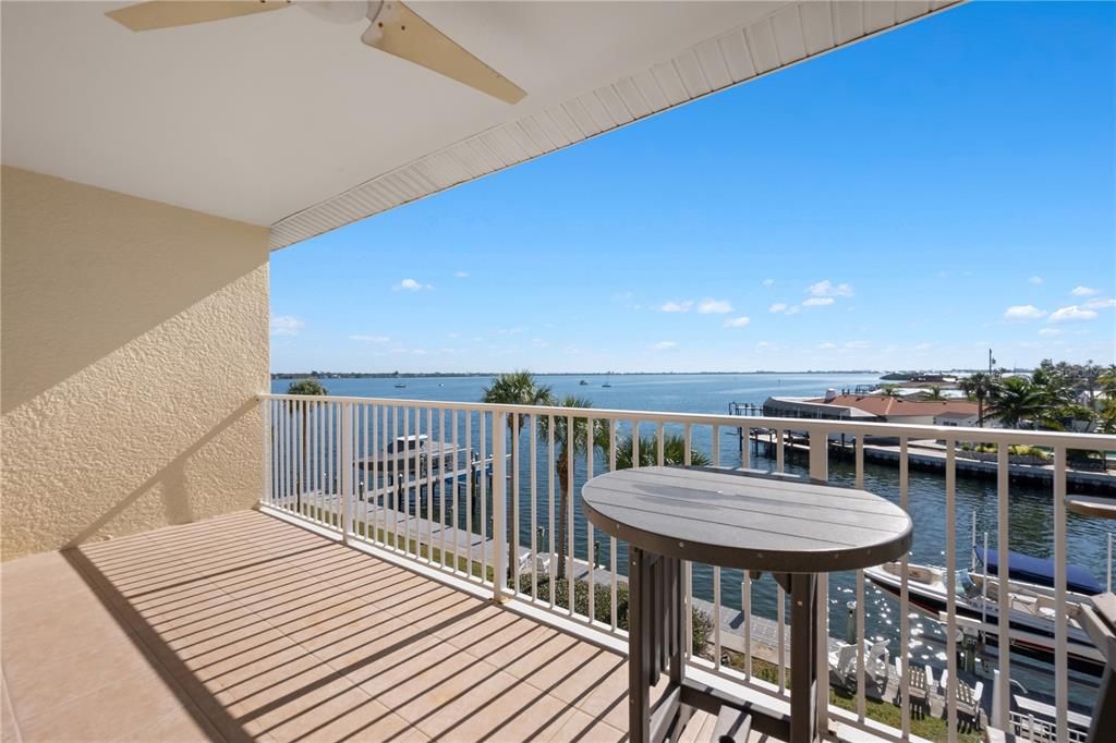 For Sale: $998,000 (3 beds, 3 baths, 2376 Square Feet)
