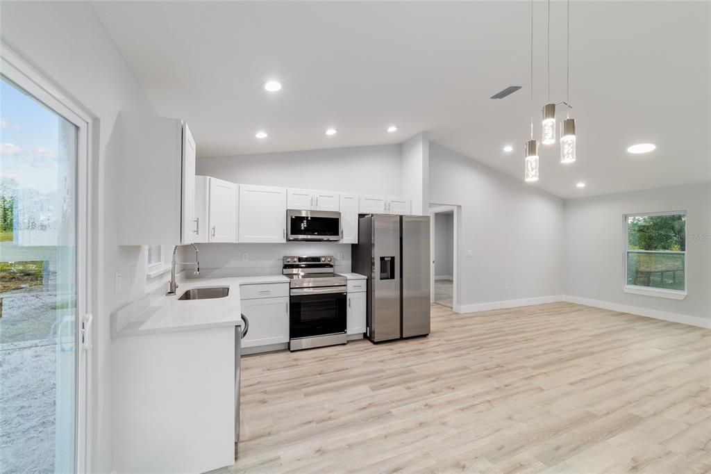 Activo con contrato: $207,999 (3 camas, 2 baños, 1058 Pies cuadrados)