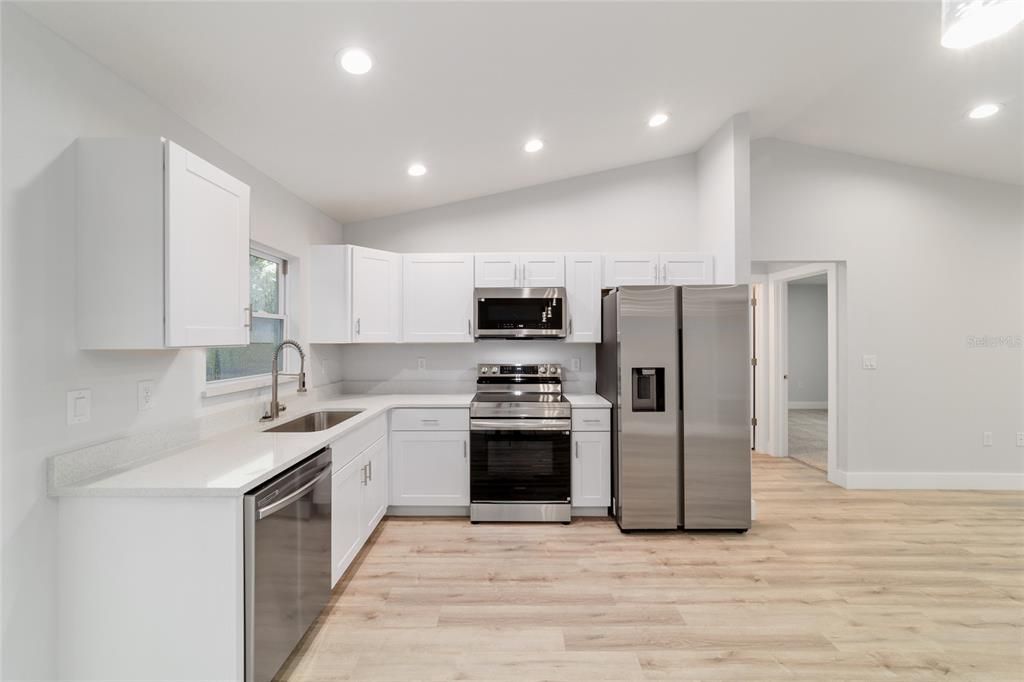Activo con contrato: $207,999 (3 camas, 2 baños, 1058 Pies cuadrados)