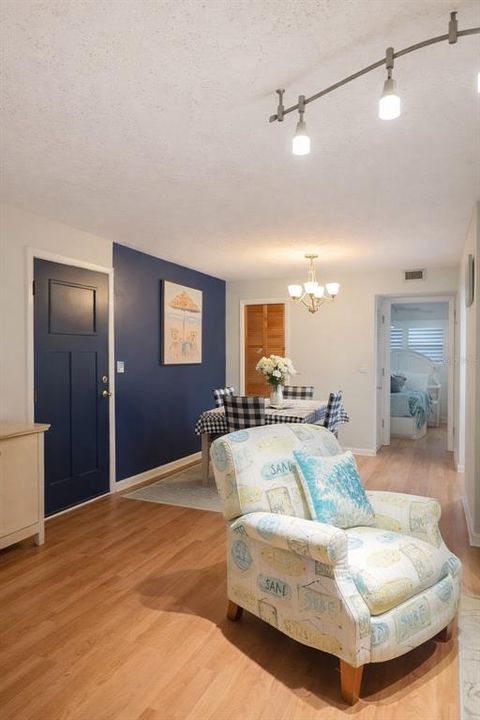 En Venta: $225,900 (2 camas, 1 baños, 850 Pies cuadrados)