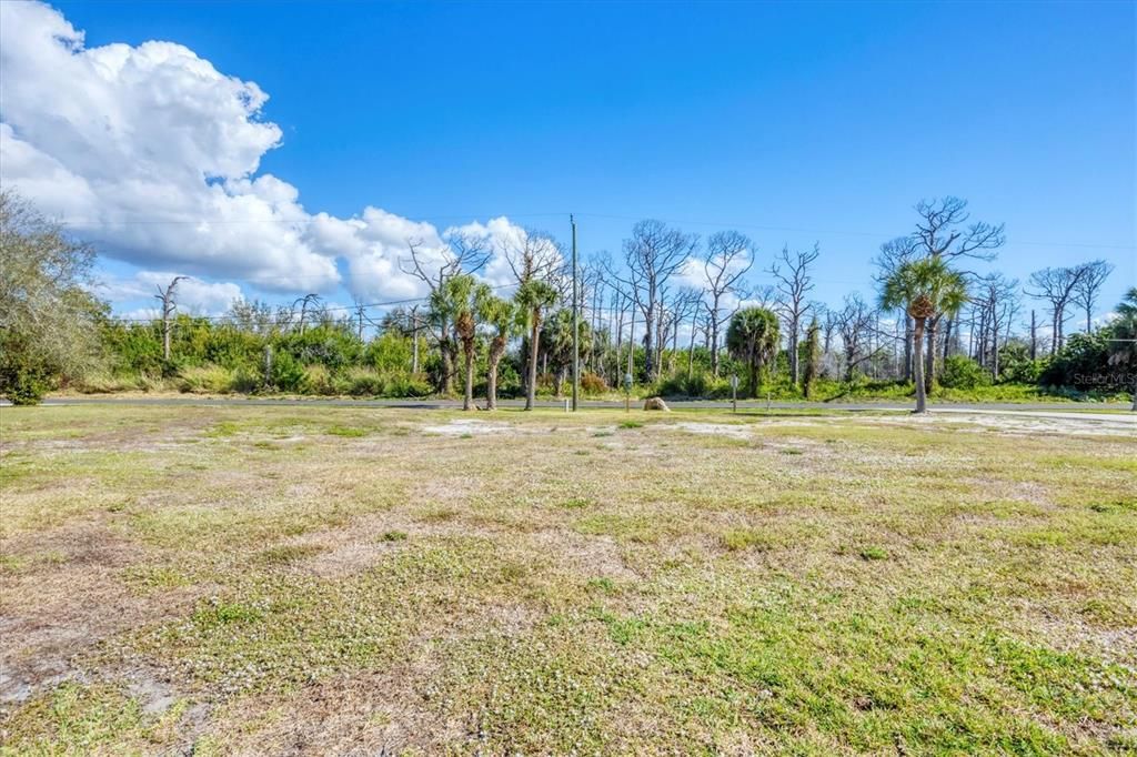 На продажу: $989,999 (0.46 acres)
