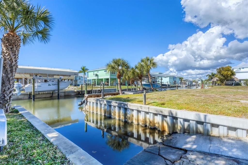 На продажу: $989,999 (0.46 acres)