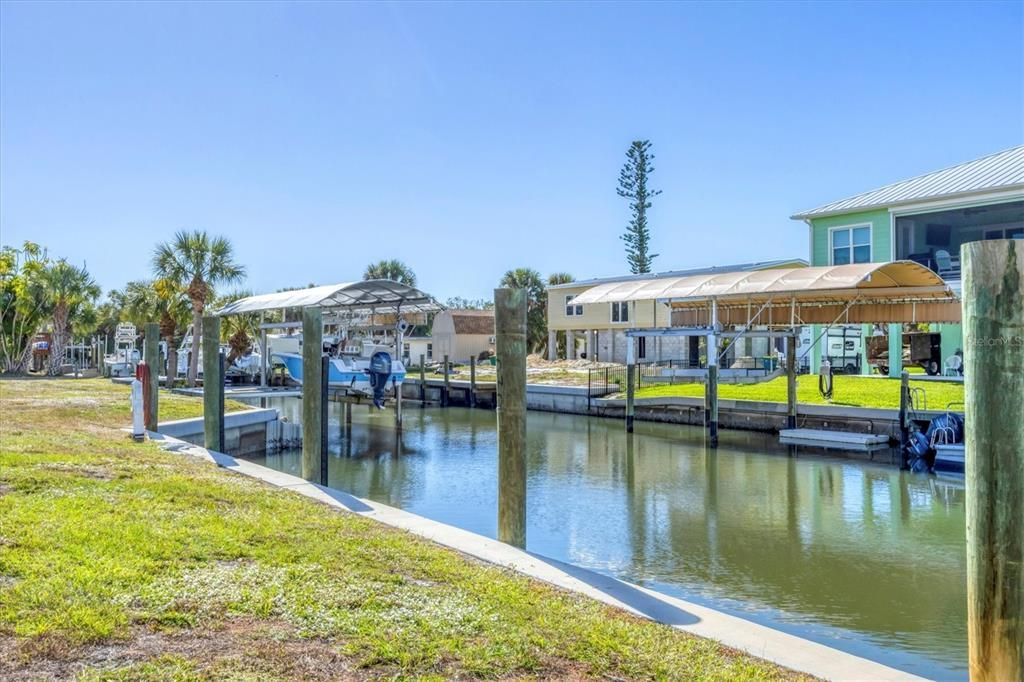 На продажу: $989,999 (0.46 acres)