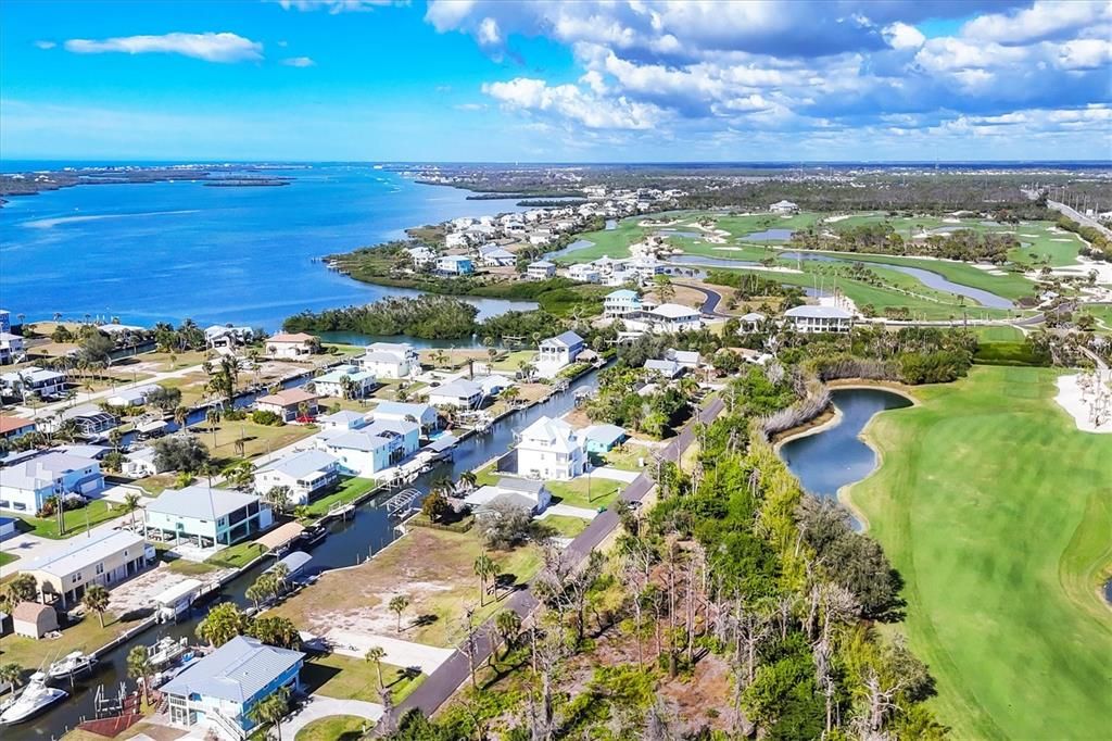 На продажу: $989,999 (0.46 acres)