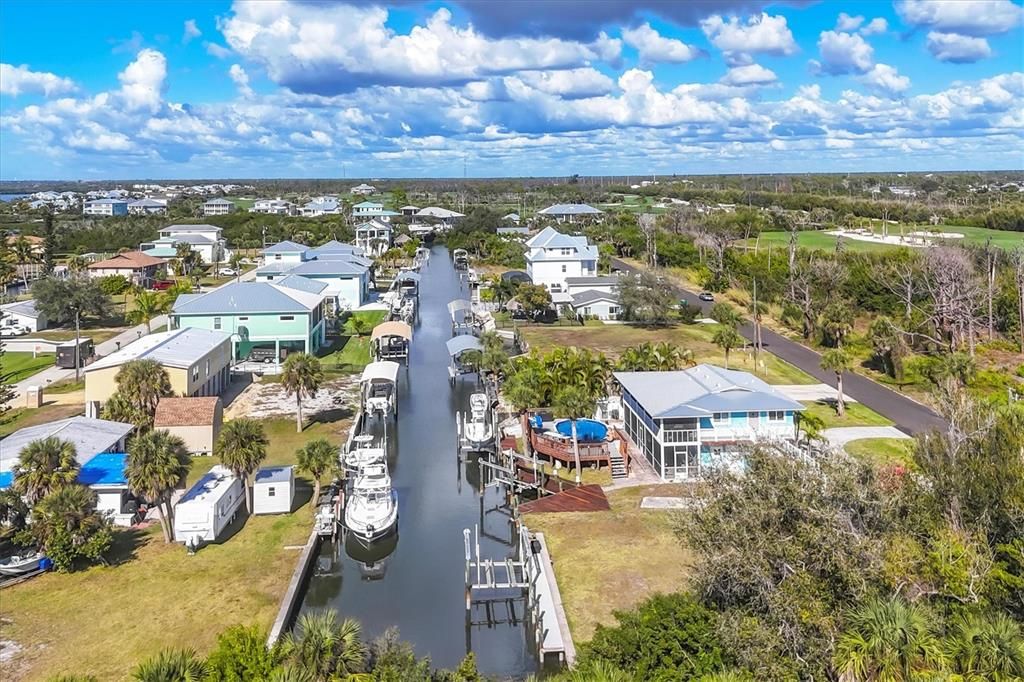 На продажу: $989,999 (0.46 acres)