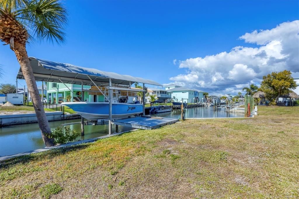 На продажу: $989,999 (0.46 acres)