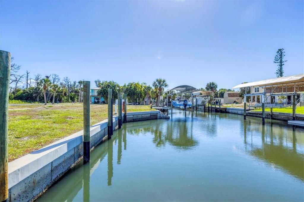 На продажу: $989,999 (0.46 acres)