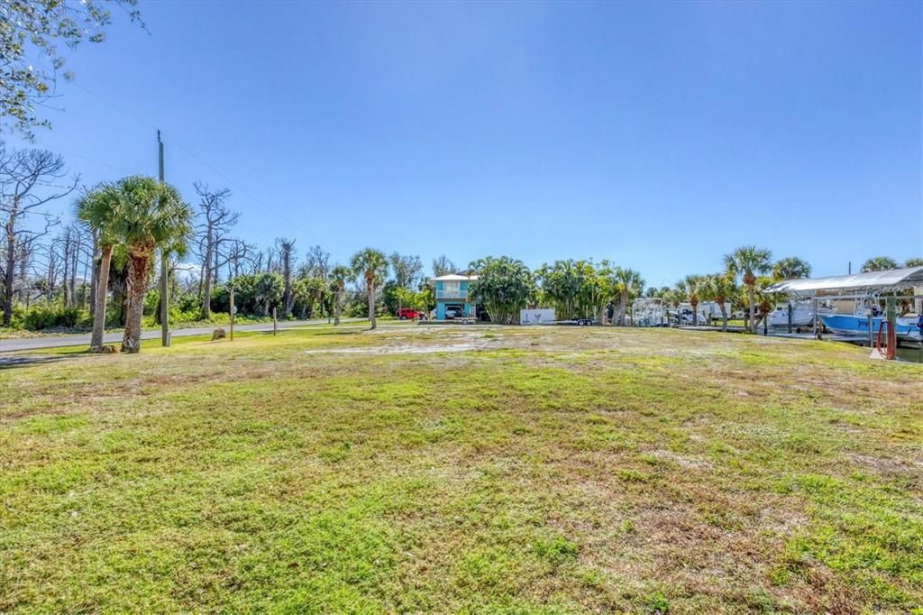 На продажу: $989,999 (0.46 acres)