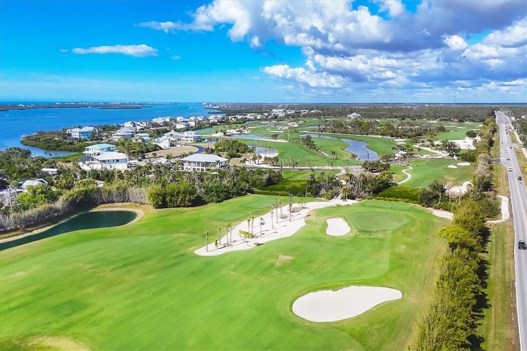 На продажу: $989,999 (0.46 acres)