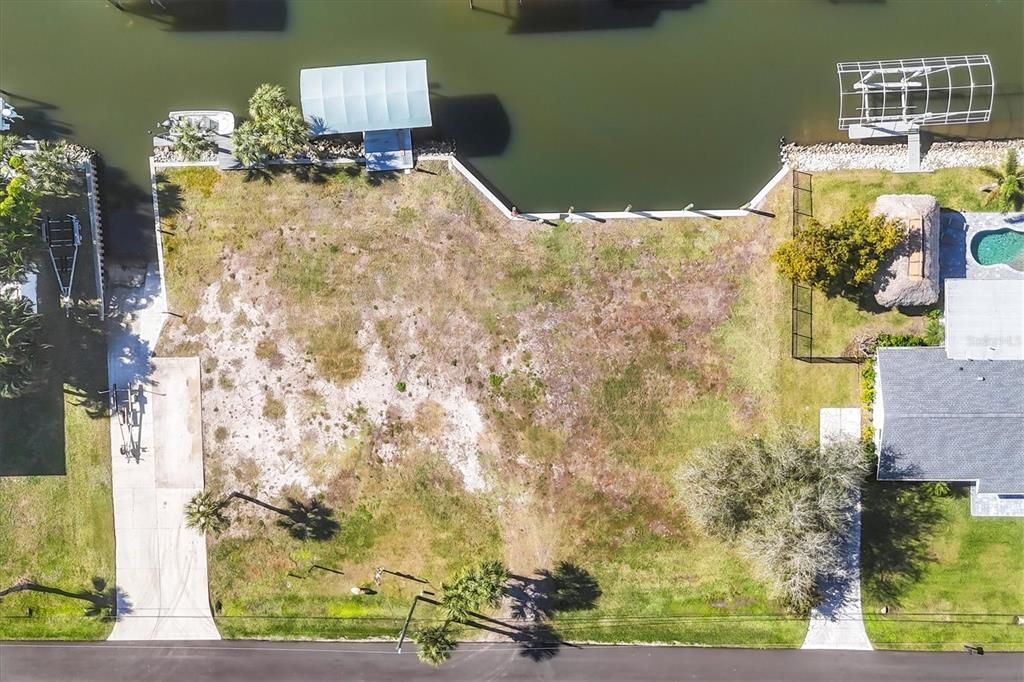 На продажу: $989,999 (0.46 acres)