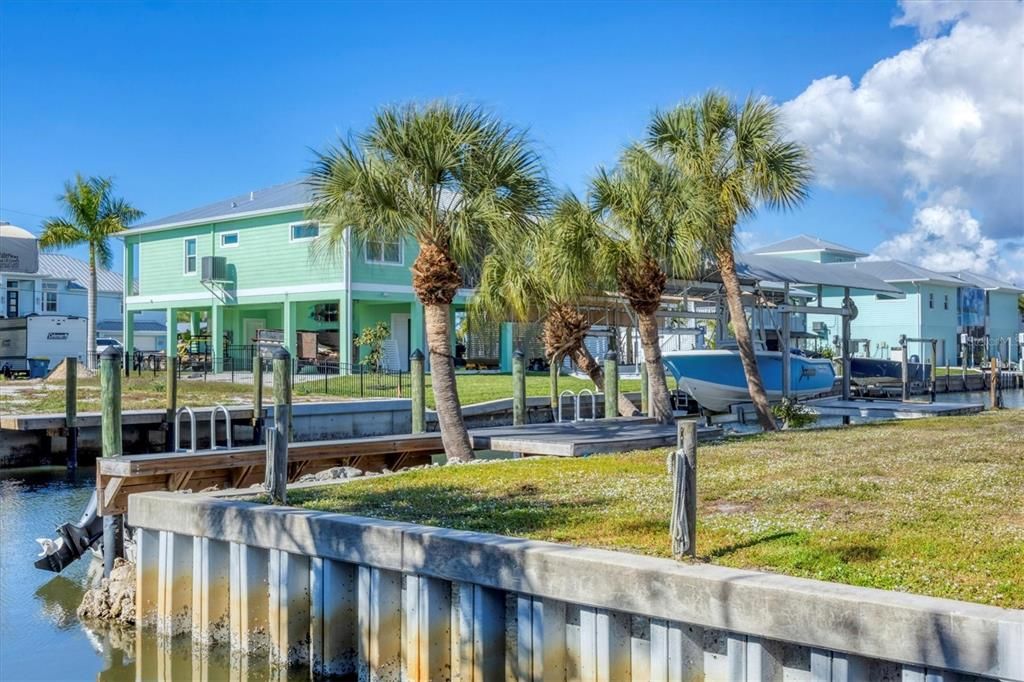 На продажу: $989,999 (0.46 acres)