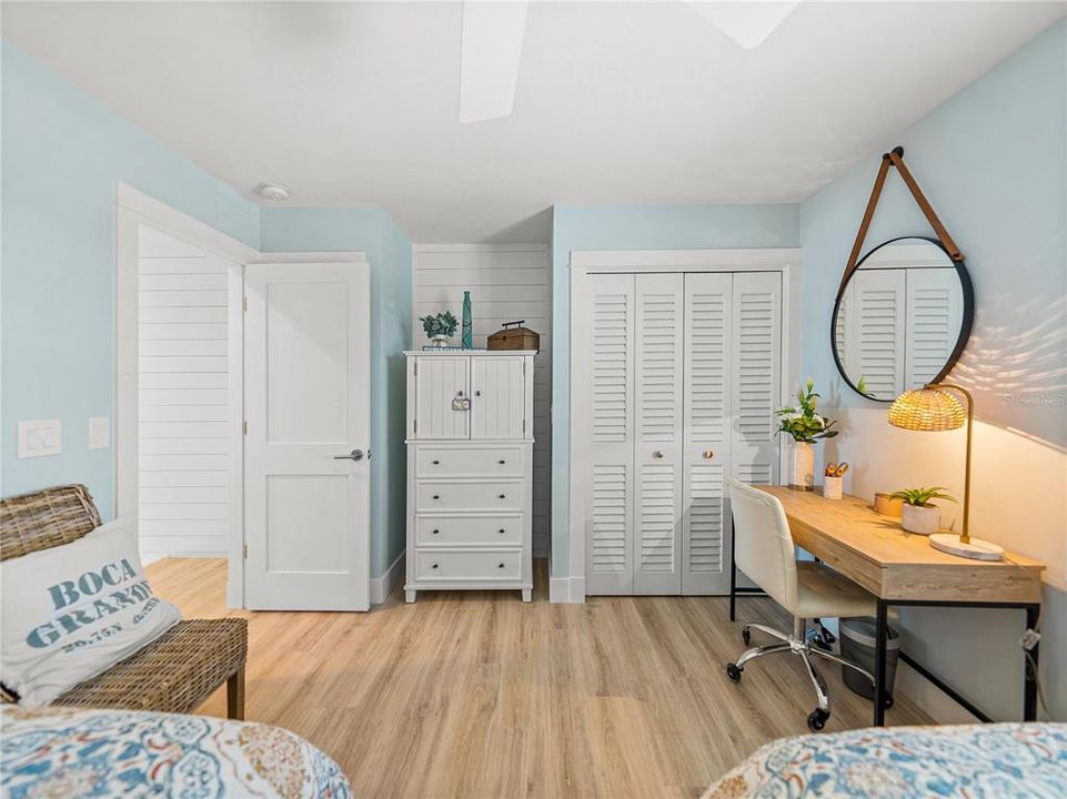For Sale: $2,499,500 (2 beds, 2 baths, 1276 Square Feet)