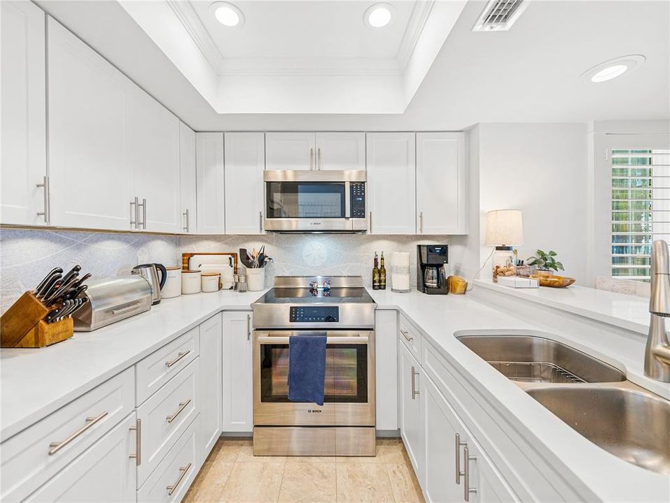 For Sale: $2,499,500 (2 beds, 2 baths, 1276 Square Feet)