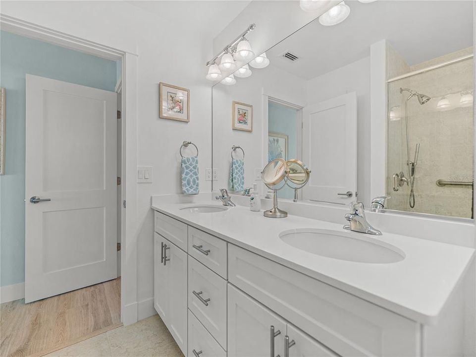For Sale: $2,499,500 (2 beds, 2 baths, 1276 Square Feet)