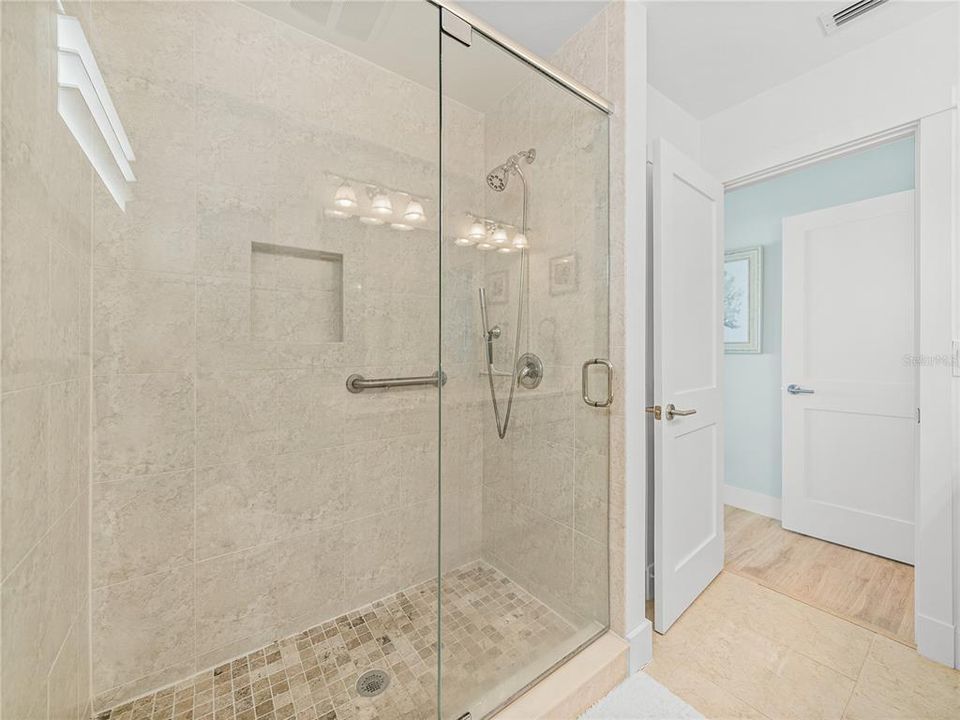 For Sale: $2,499,500 (2 beds, 2 baths, 1276 Square Feet)