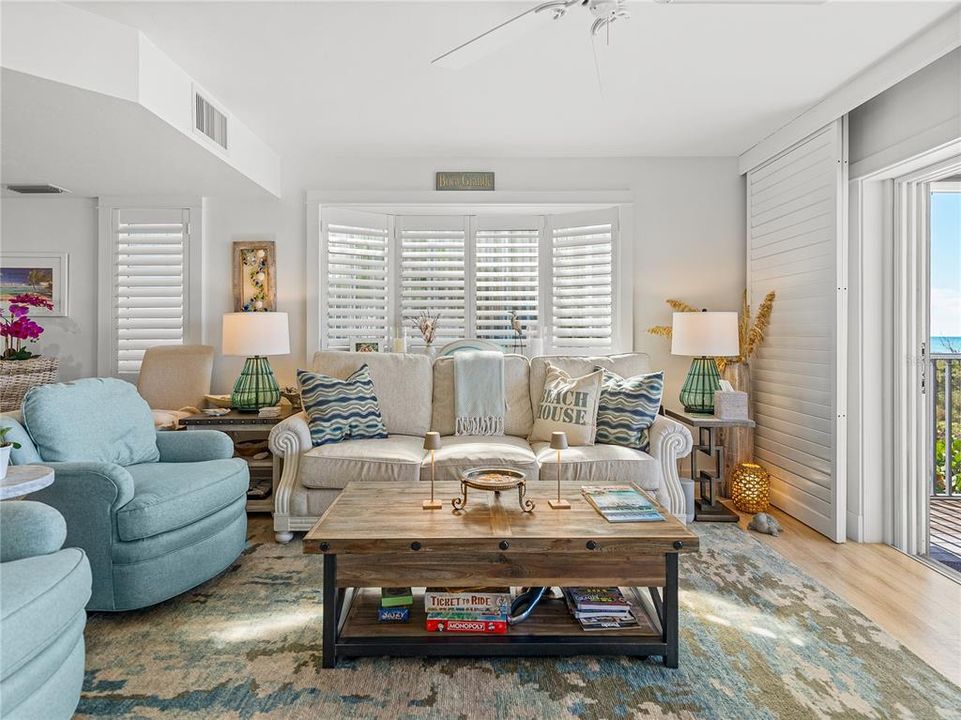 For Sale: $2,499,500 (2 beds, 2 baths, 1276 Square Feet)