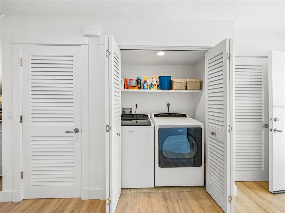 For Sale: $2,499,500 (2 beds, 2 baths, 1276 Square Feet)