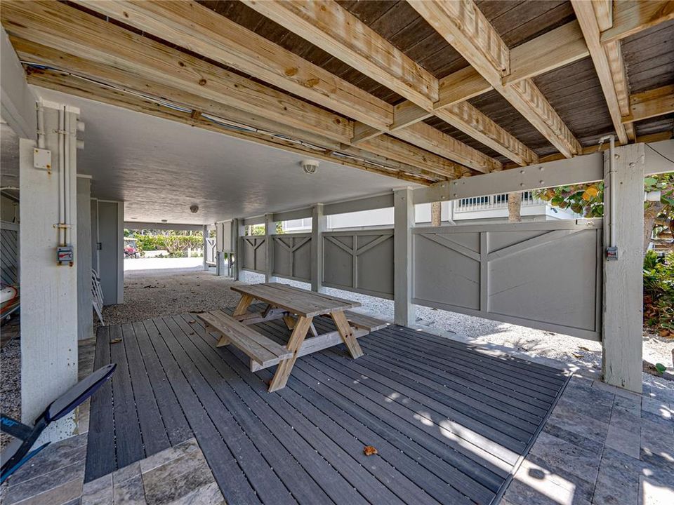 For Sale: $2,499,500 (2 beds, 2 baths, 1276 Square Feet)