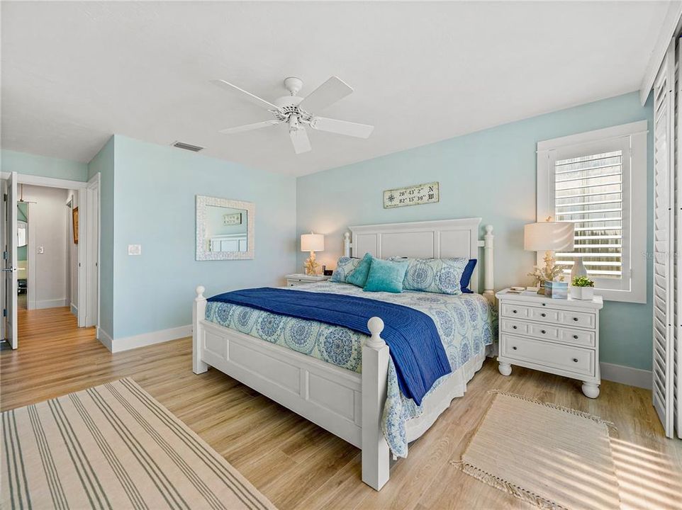 For Sale: $2,499,500 (2 beds, 2 baths, 1276 Square Feet)