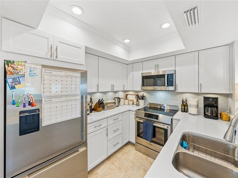 For Sale: $2,499,500 (2 beds, 2 baths, 1276 Square Feet)
