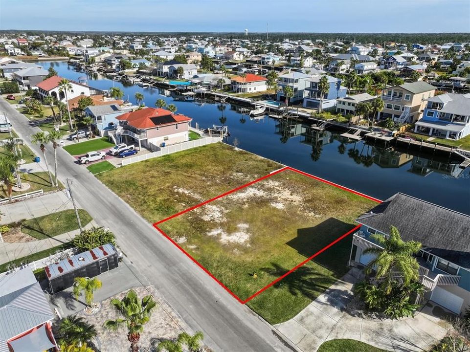 На продажу: $250,000 (0.18 acres)