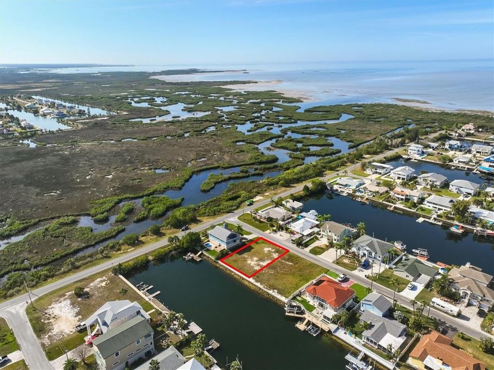 На продажу: $250,000 (0.18 acres)