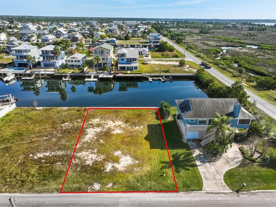 На продажу: $250,000 (0.18 acres)