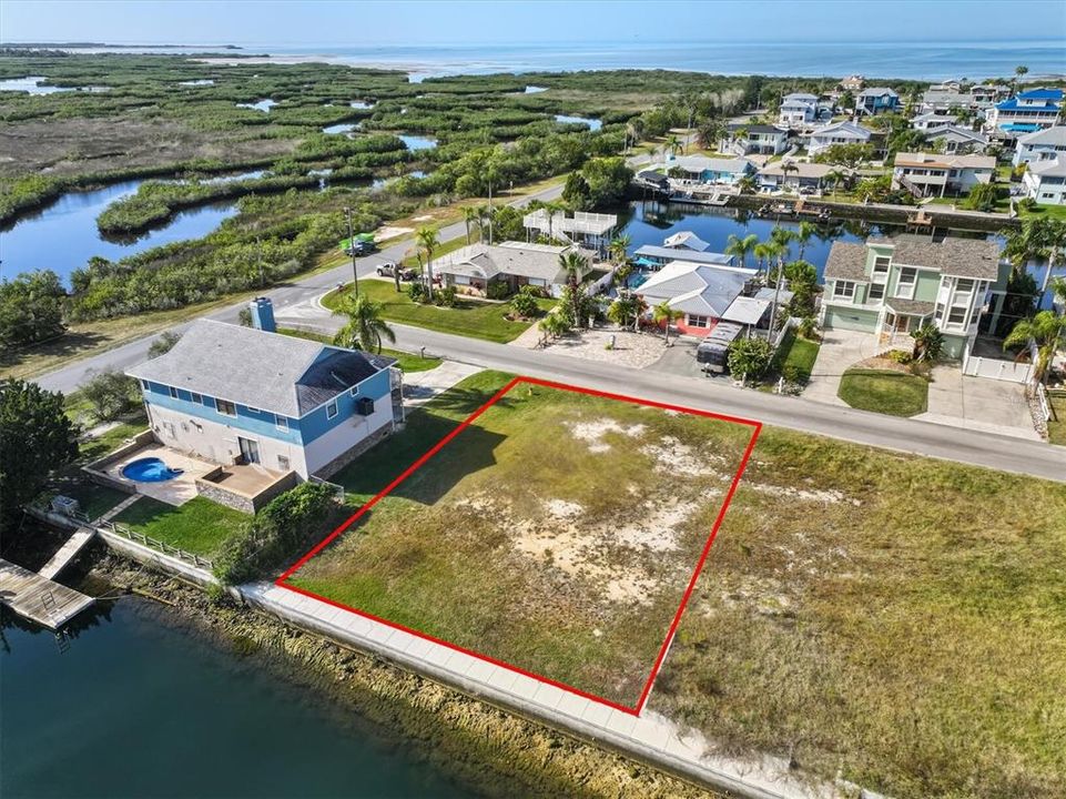 На продажу: $250,000 (0.18 acres)