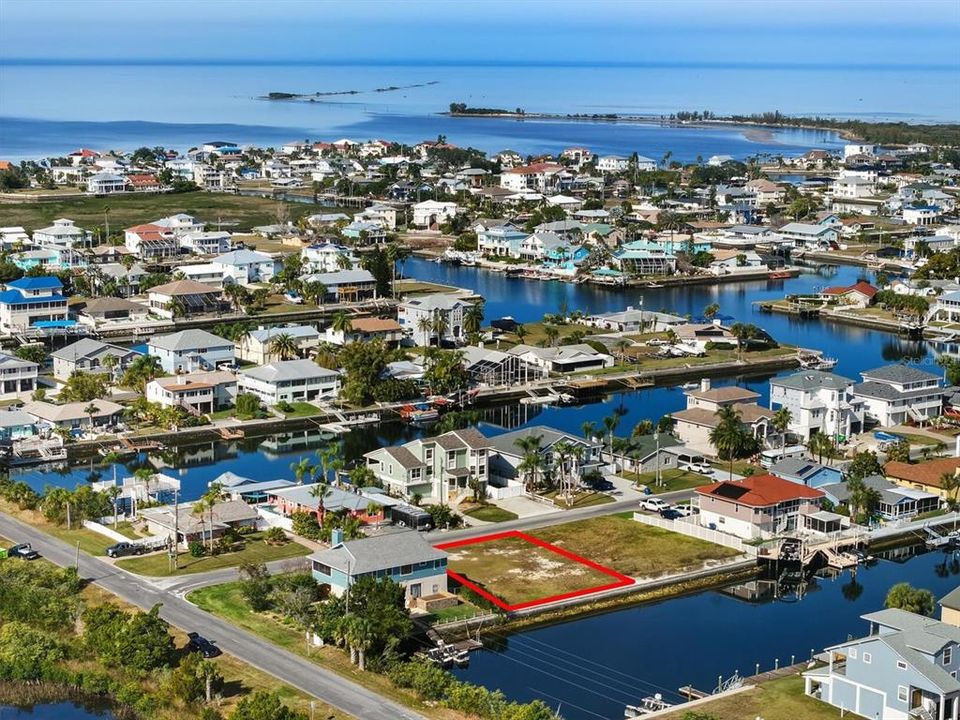 На продажу: $250,000 (0.18 acres)