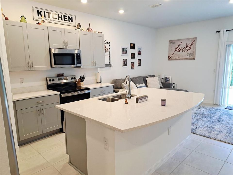 En Venta: $249,500 (3 camas, 2 baños, 1407 Pies cuadrados)