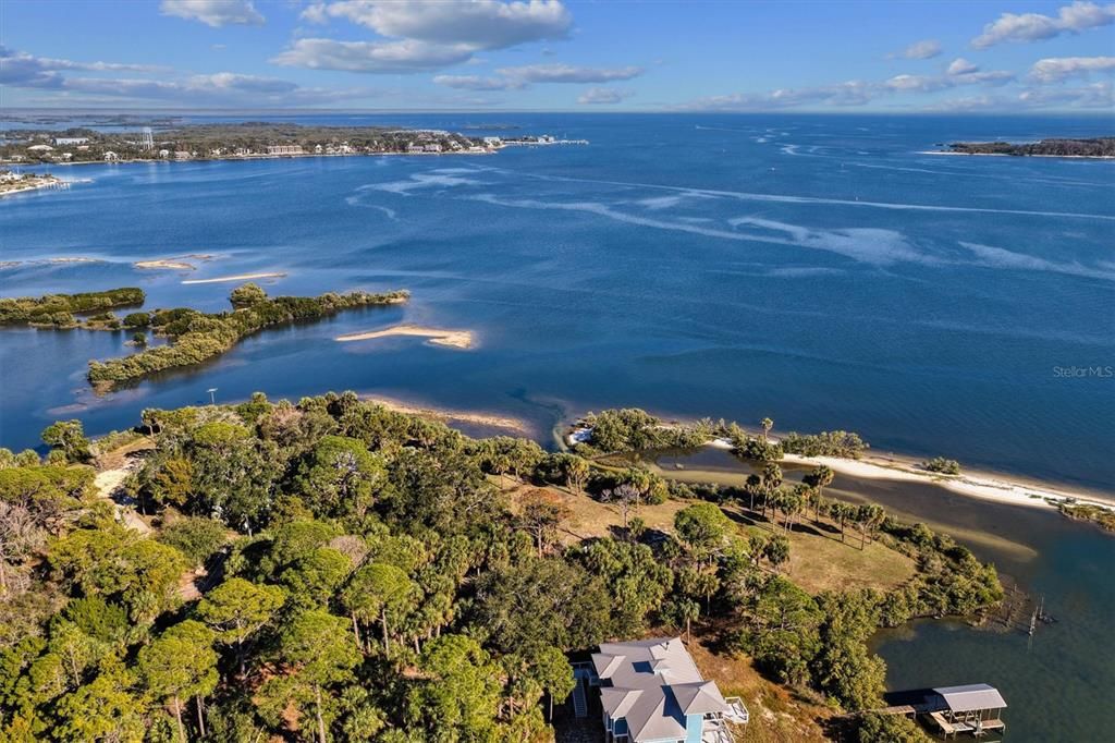 На продажу: $525,000 (0.75 acres)