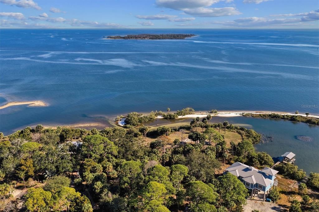 На продажу: $525,000 (0.75 acres)