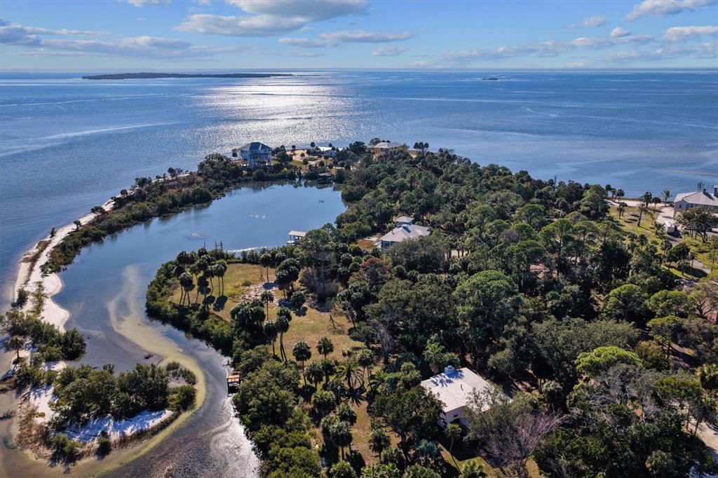 На продажу: $525,000 (0.75 acres)