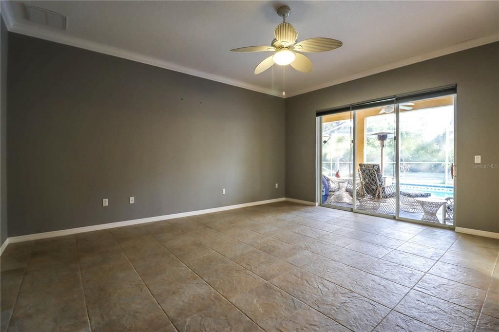 Activo con contrato: $849,900 (3 camas, 2 baños, 2450 Pies cuadrados)