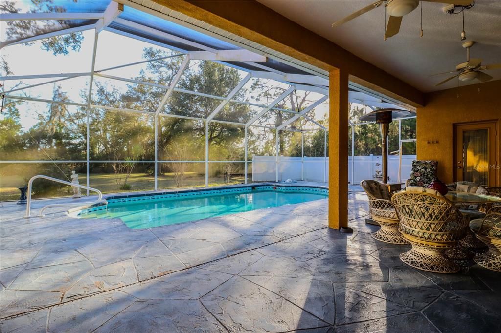 Activo con contrato: $849,900 (3 camas, 2 baños, 2450 Pies cuadrados)