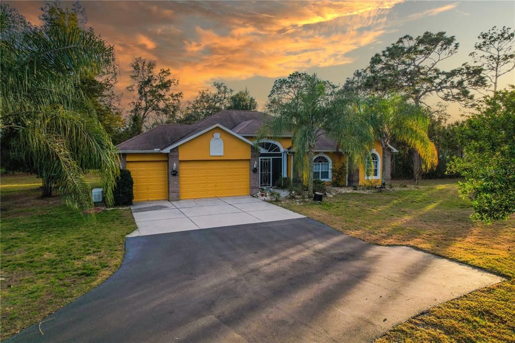 Activo con contrato: $849,900 (3 camas, 2 baños, 2450 Pies cuadrados)