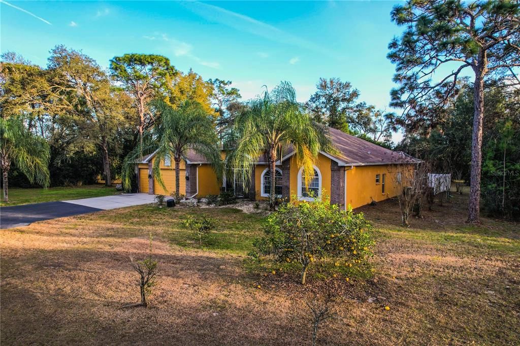 Activo con contrato: $849,900 (3 camas, 2 baños, 2450 Pies cuadrados)