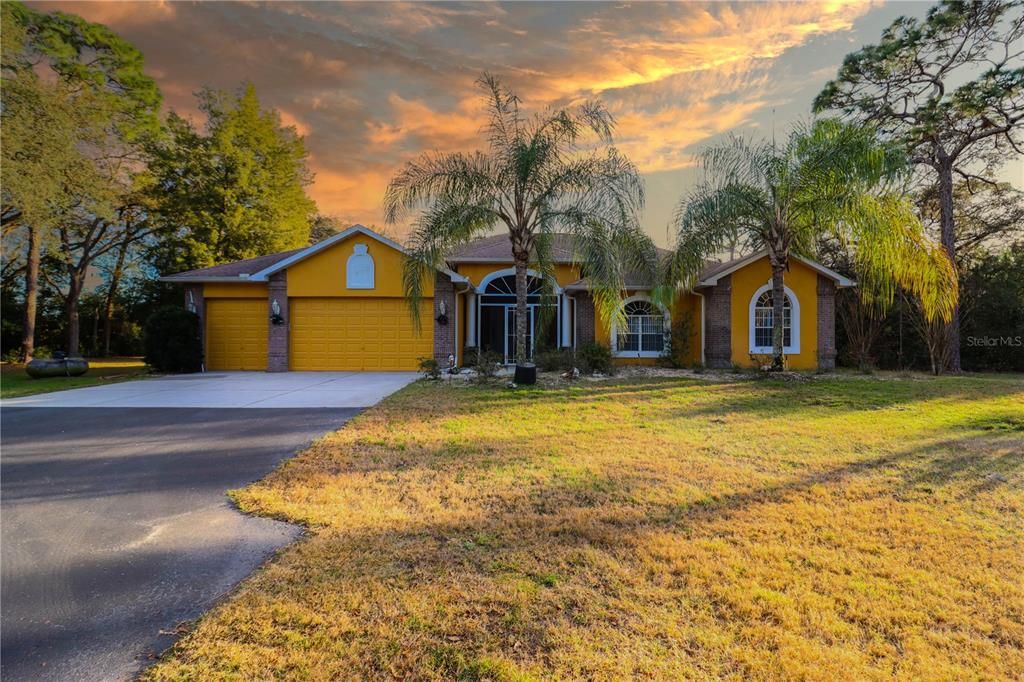 Activo con contrato: $849,900 (3 camas, 2 baños, 2450 Pies cuadrados)