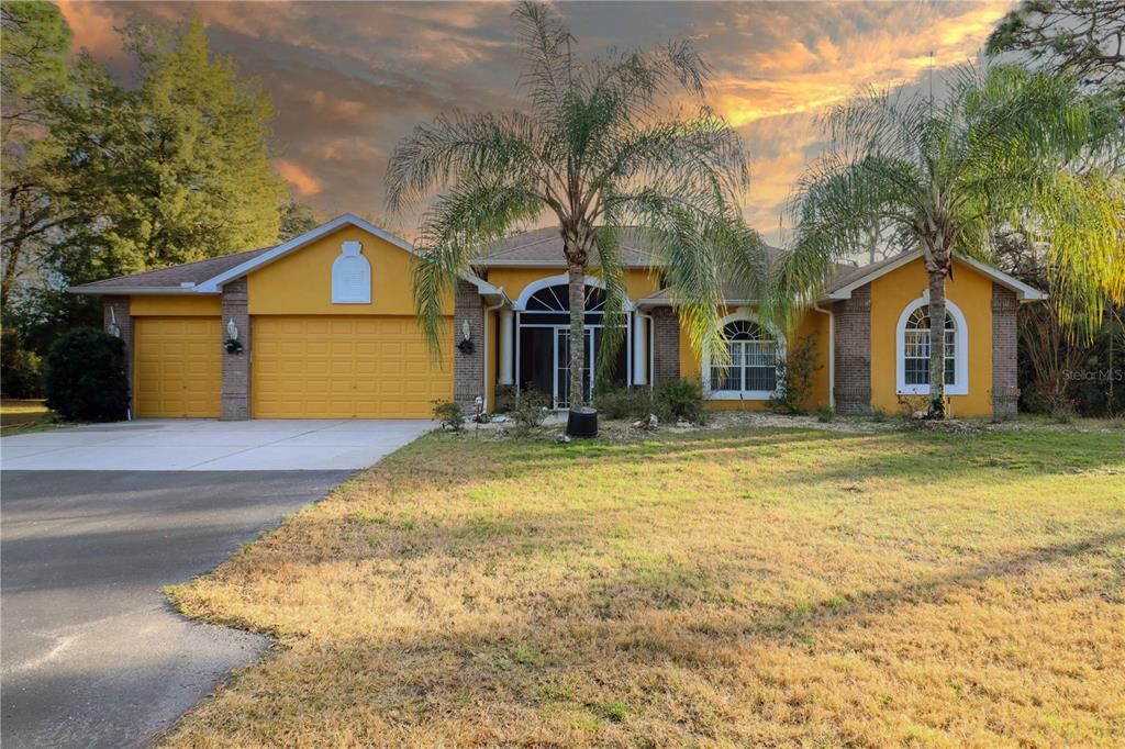 Activo con contrato: $849,900 (3 camas, 2 baños, 2450 Pies cuadrados)