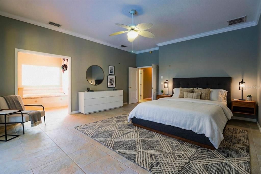 Activo con contrato: $849,900 (3 camas, 2 baños, 2450 Pies cuadrados)