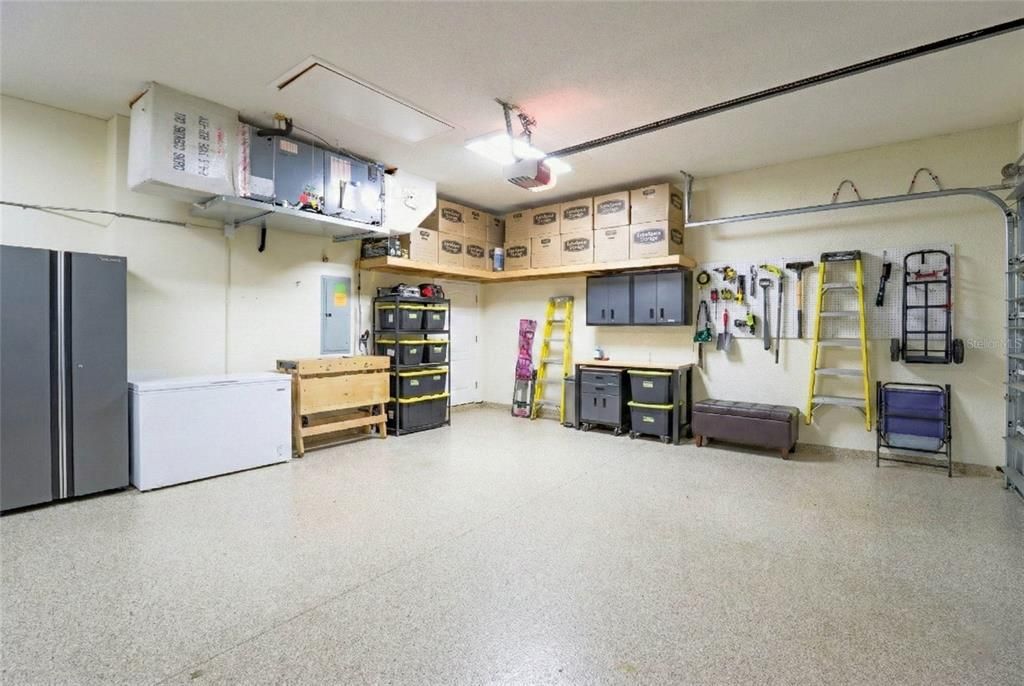 Activo con contrato: $849,900 (3 camas, 2 baños, 2450 Pies cuadrados)