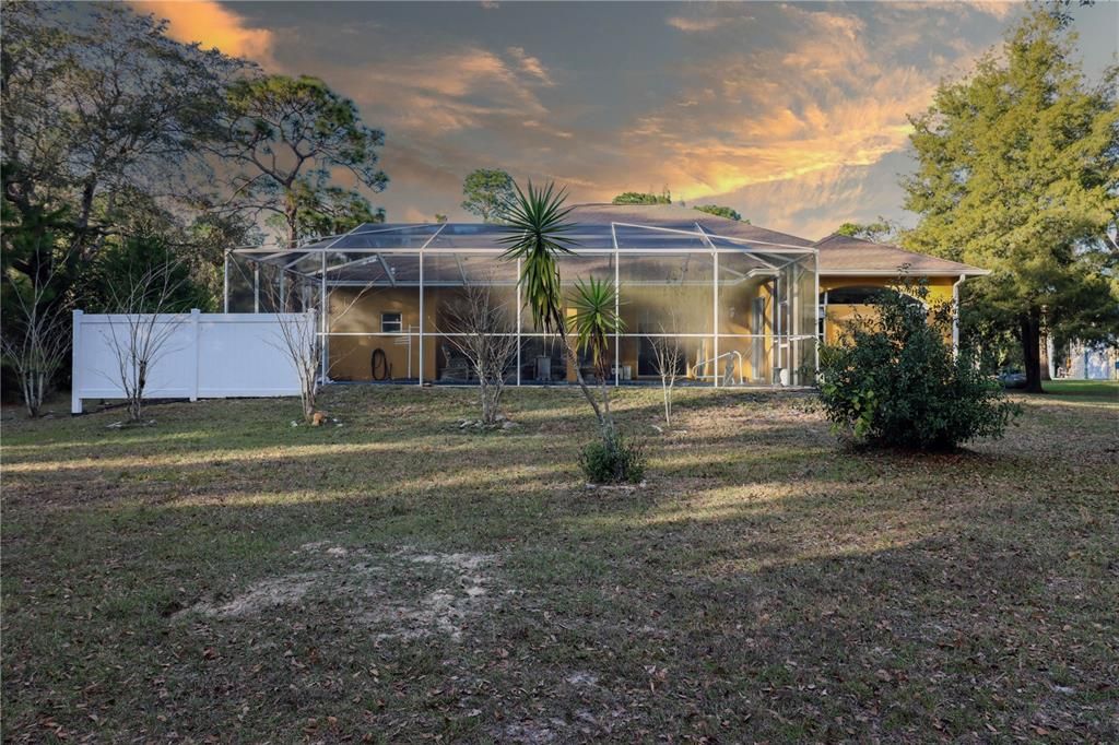Activo con contrato: $849,900 (3 camas, 2 baños, 2450 Pies cuadrados)