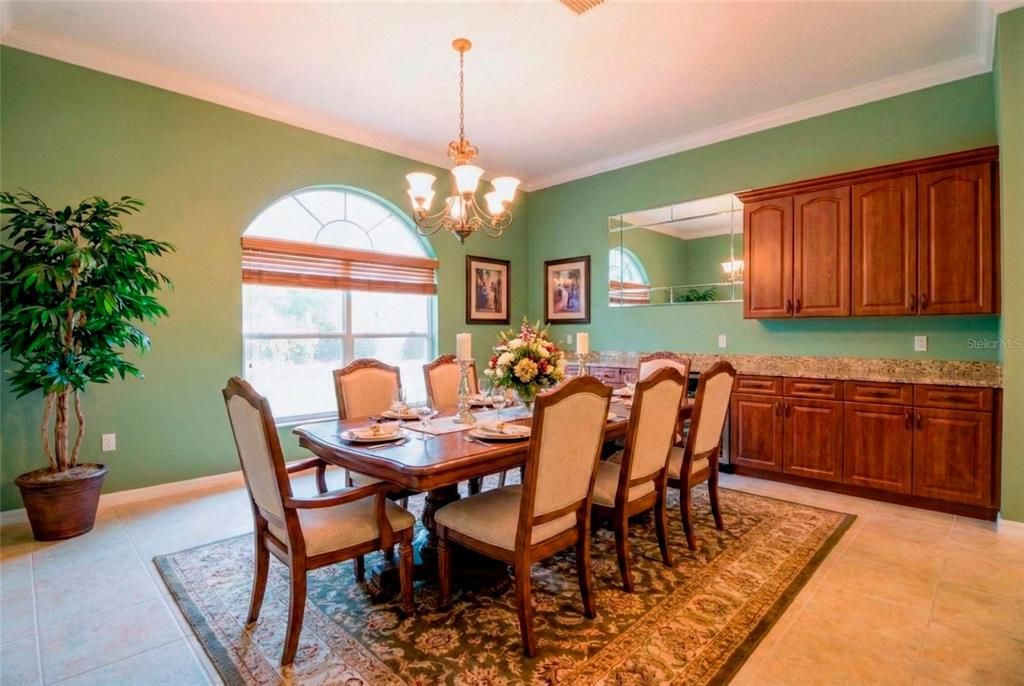 Activo con contrato: $849,900 (3 camas, 2 baños, 2450 Pies cuadrados)
