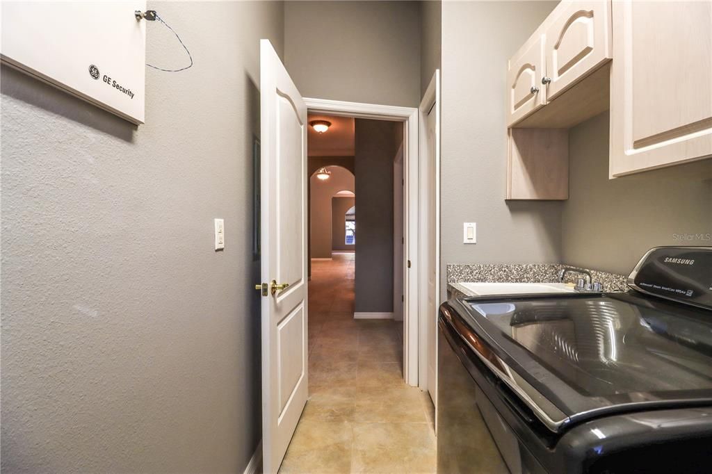 Activo con contrato: $849,900 (3 camas, 2 baños, 2450 Pies cuadrados)