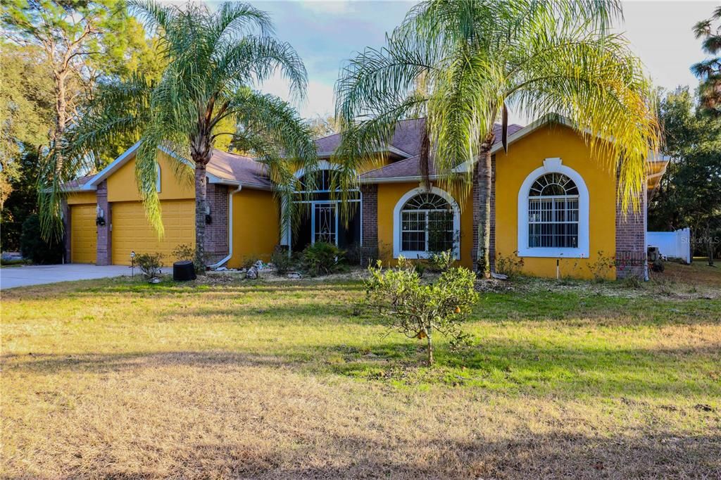 Activo con contrato: $849,900 (3 camas, 2 baños, 2450 Pies cuadrados)